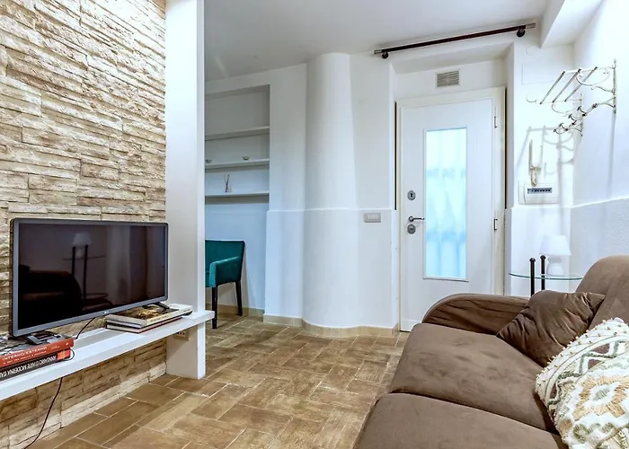 Lovely Ground Floor Colosseo Wi-fi Ac דירה *